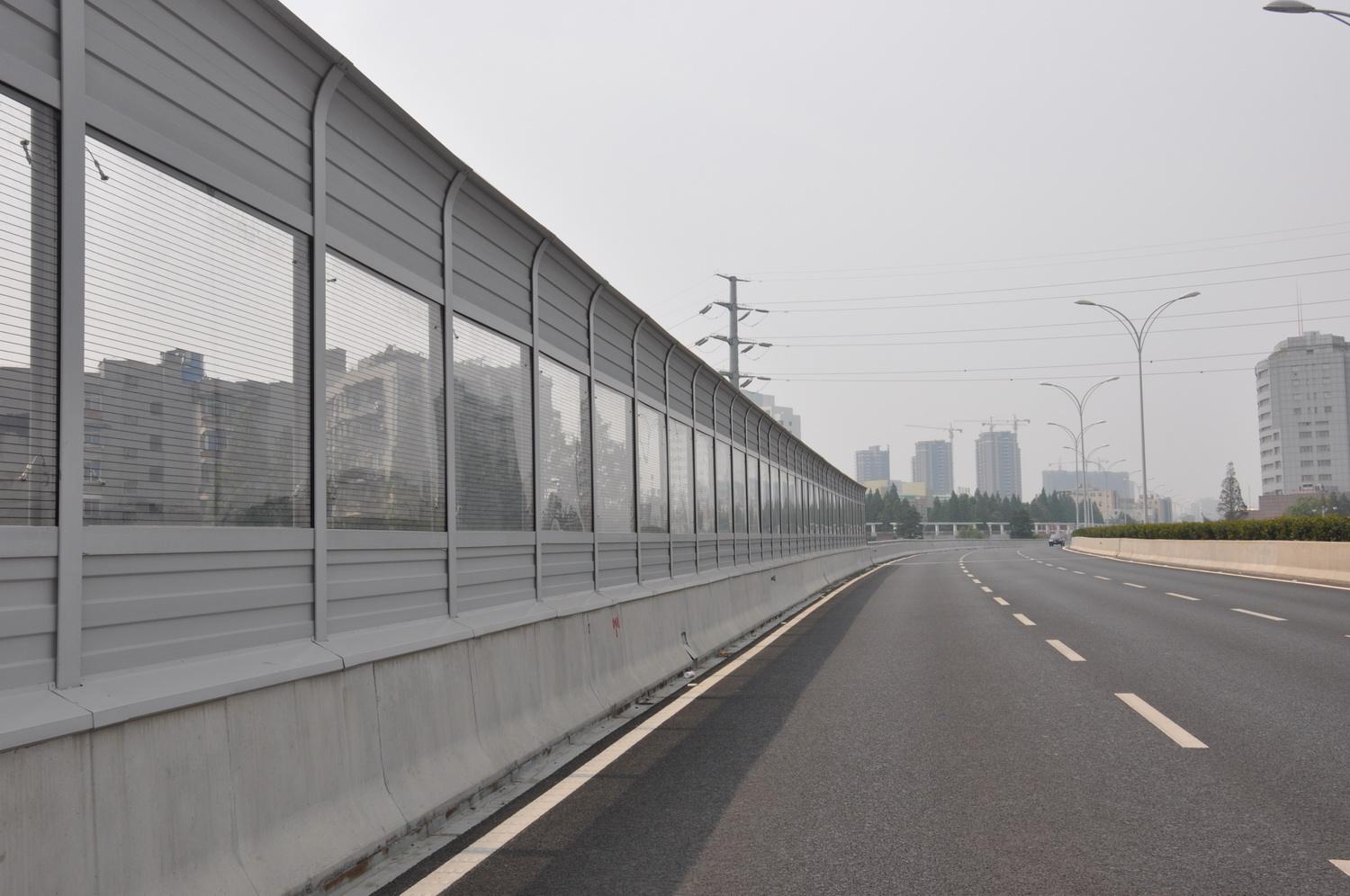 <a href=http://m.xundcs.com/news_article?news_id=142>公路聲屏障</a>